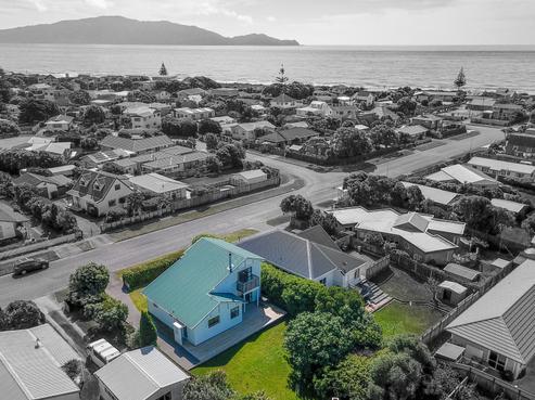13 Reeves Street, Waikanae Beach