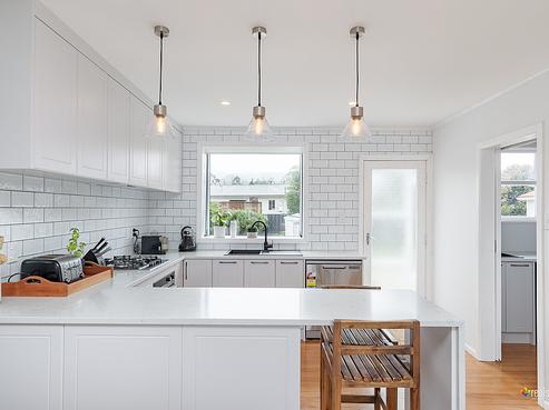 6 Burns Grove, Trentham