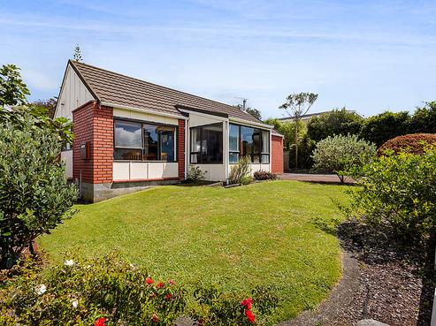 24 Tiverton Crescent, Whalers Gate