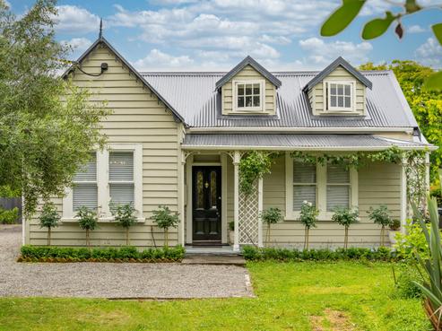 269 High Street North, Carterton