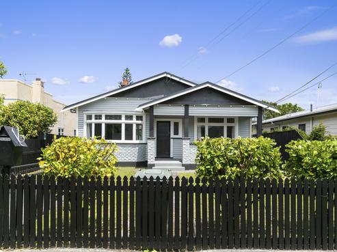 135 Whites Line East, Waiwhetu