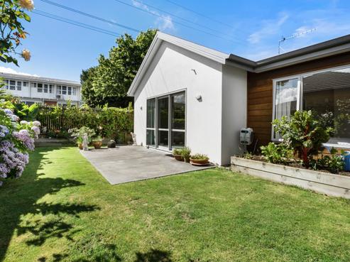 92 Neale Avenue, Stoke