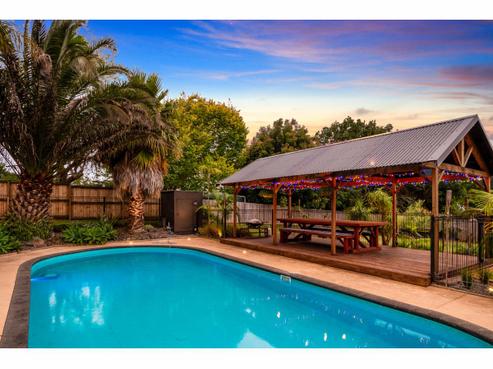 8 Cloverfields Drive, Waimauku