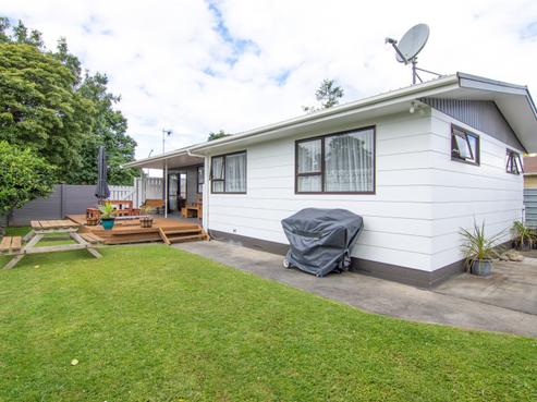 6 Robinson Crescent, Westbrook