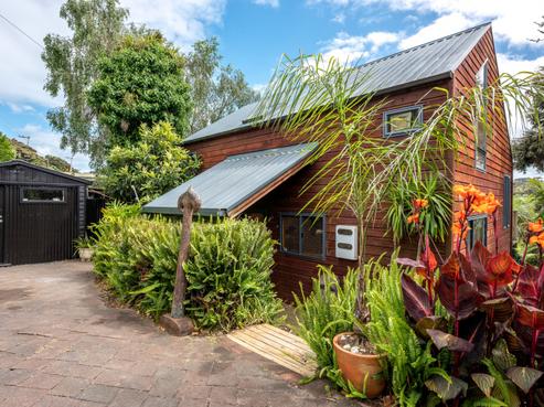 23 Causeway Road, Surfdale
