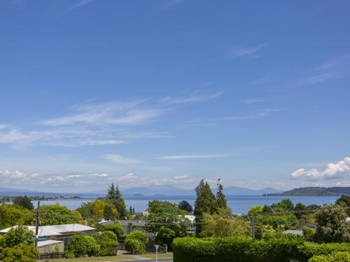 18 Henry Hill Road, Taupo