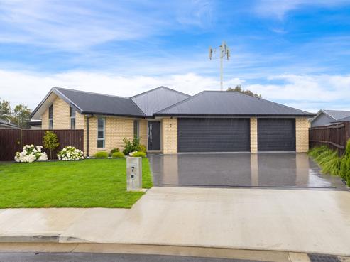 7 Minerva Crescent, Woodend