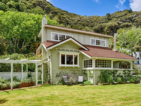 339 Muritai Road, Eastbourne