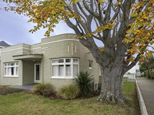 243 Highgate, Roslyn