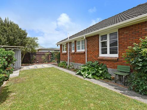82A Pine Avenue, Ebdentown