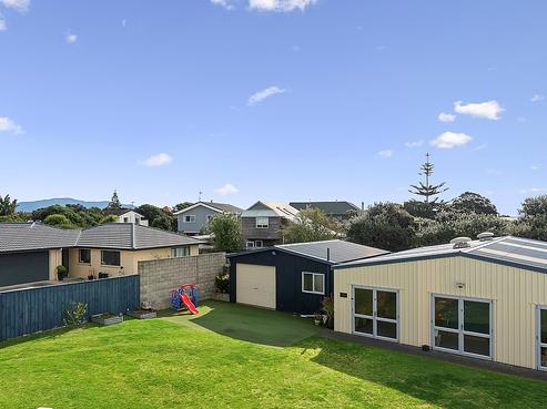 12 Adrian Grove, Waikanae Beach