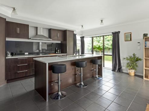 819 Ferguson Street, Akina