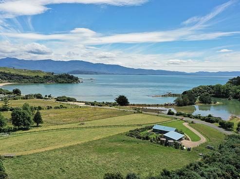 1180 Abel Tasman Drive, Tata Beach