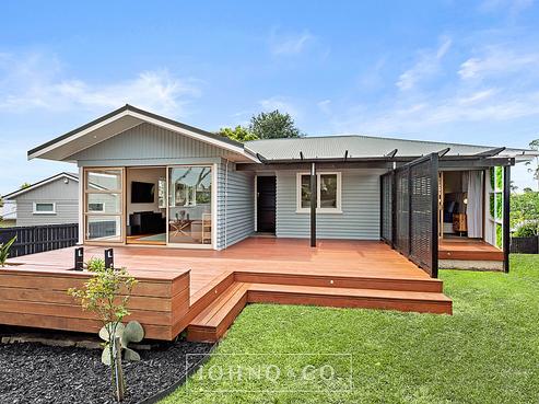 31 Strong Street, Saint Johns