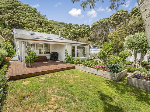 242 Muritai Road, Eastbourne