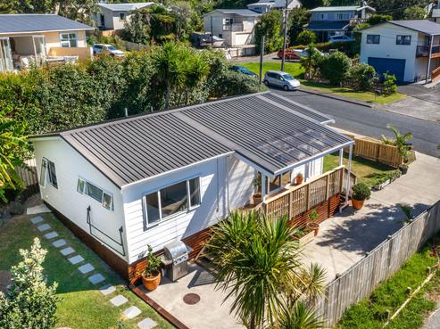 1A Maori Hut Road, Red Beach