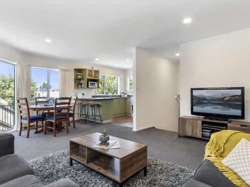 3B Russell Place, Brookfield