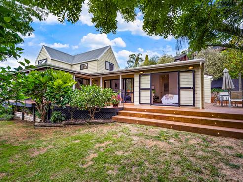 10 Penguin Drive, Murrays Bay