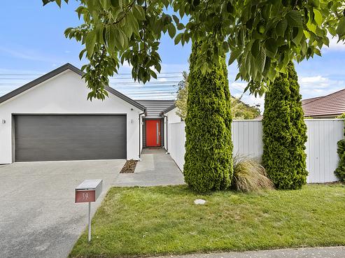 39 Little Oaks Drive, Yaldhurst