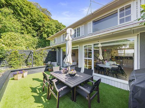 6/371 Muritai Road, Eastbourne