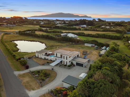 27 Raukawa Road, Peka Peka