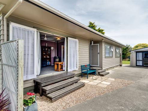 86 Clarence Cox Crescent, Pirimai