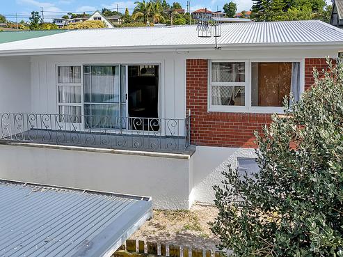 2/22 Raewyn Street, Morningside
