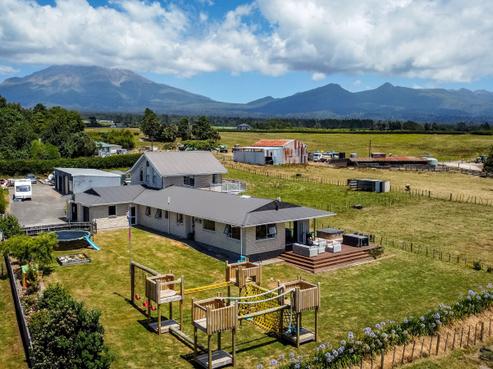 1988 Egmont Road, Inglewood