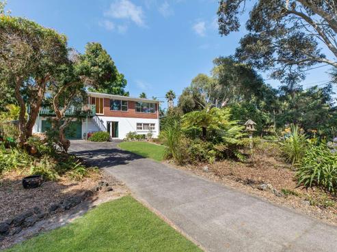 11 Grassmere Road, Henderson Valley