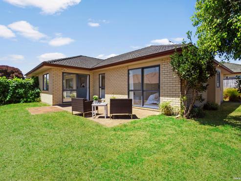 15 Richfield Crescent, Massey