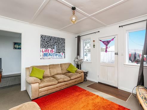 2/14 Karamu Street, Strandon