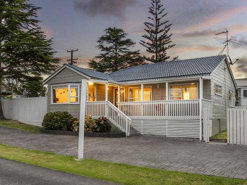 342 Royal Road, Massey