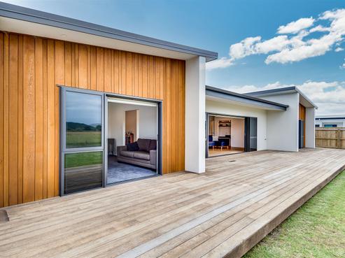 27 Pohutukawa Drive, Eskdale