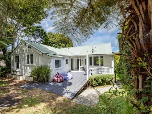 5 Victory Road, Laingholm
