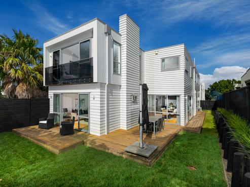 144 East Coast Road, Forrest Hill