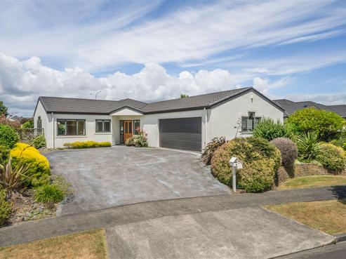 6 Virginia Grove, Milson