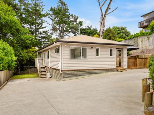 2/49A Lancaster Road, Beach Haven
