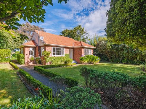 76 Savage Crescent, West End