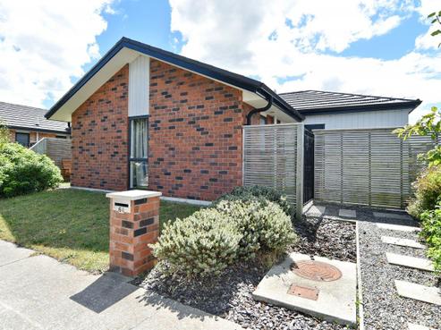 64 Mary Ellen Street, Pegasus