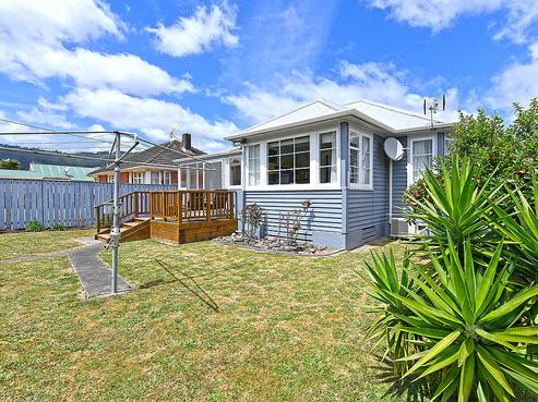 102 Hewer Crescent, Naenae