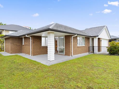 6 Bridle Way, Brookfield