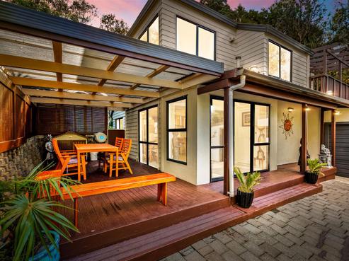 560 Scenic Drive, Waiatarua