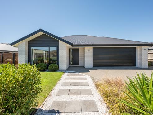 10 Cupola Crescent, Richmond