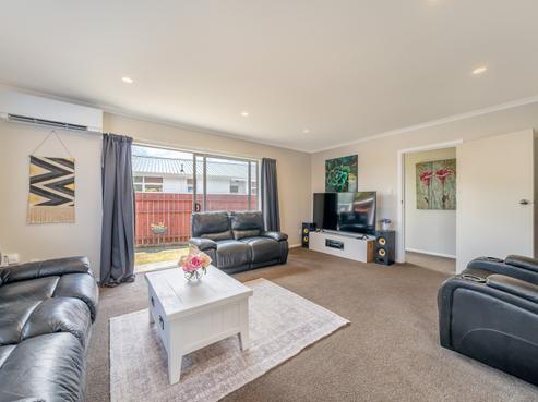 20 Shanly Street, Brown Owl