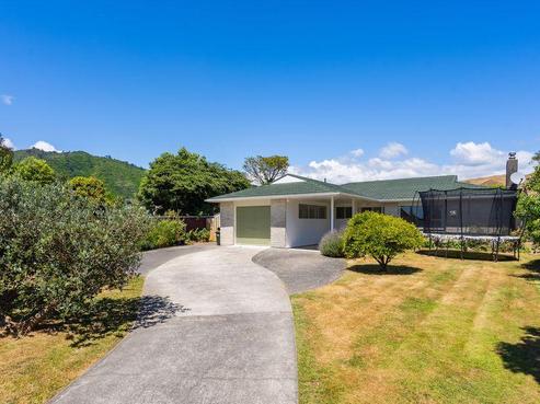24 Rewarewa Crescent, Waikanae