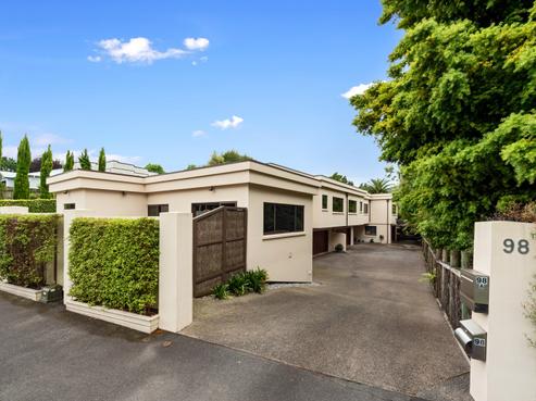 98 River Road, Hamilton East