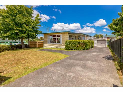 11 Archlynn Road, Kelston