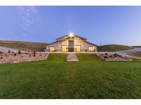 211 McArthur Road, Alexandra