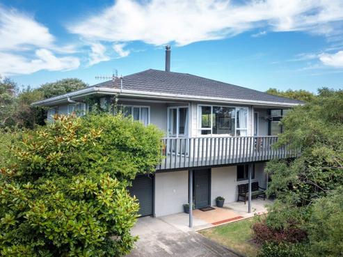 28 Field Way, Waikanae Beach