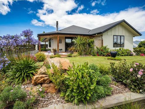 38 Grove Avenue, Weston